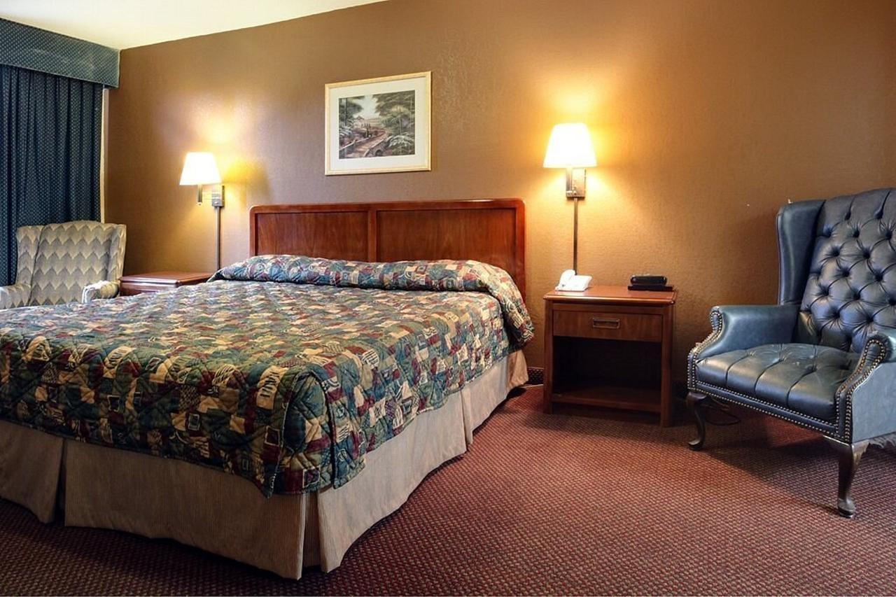 Americas Best Value Inn Marshall Bel Air Bagian luar foto