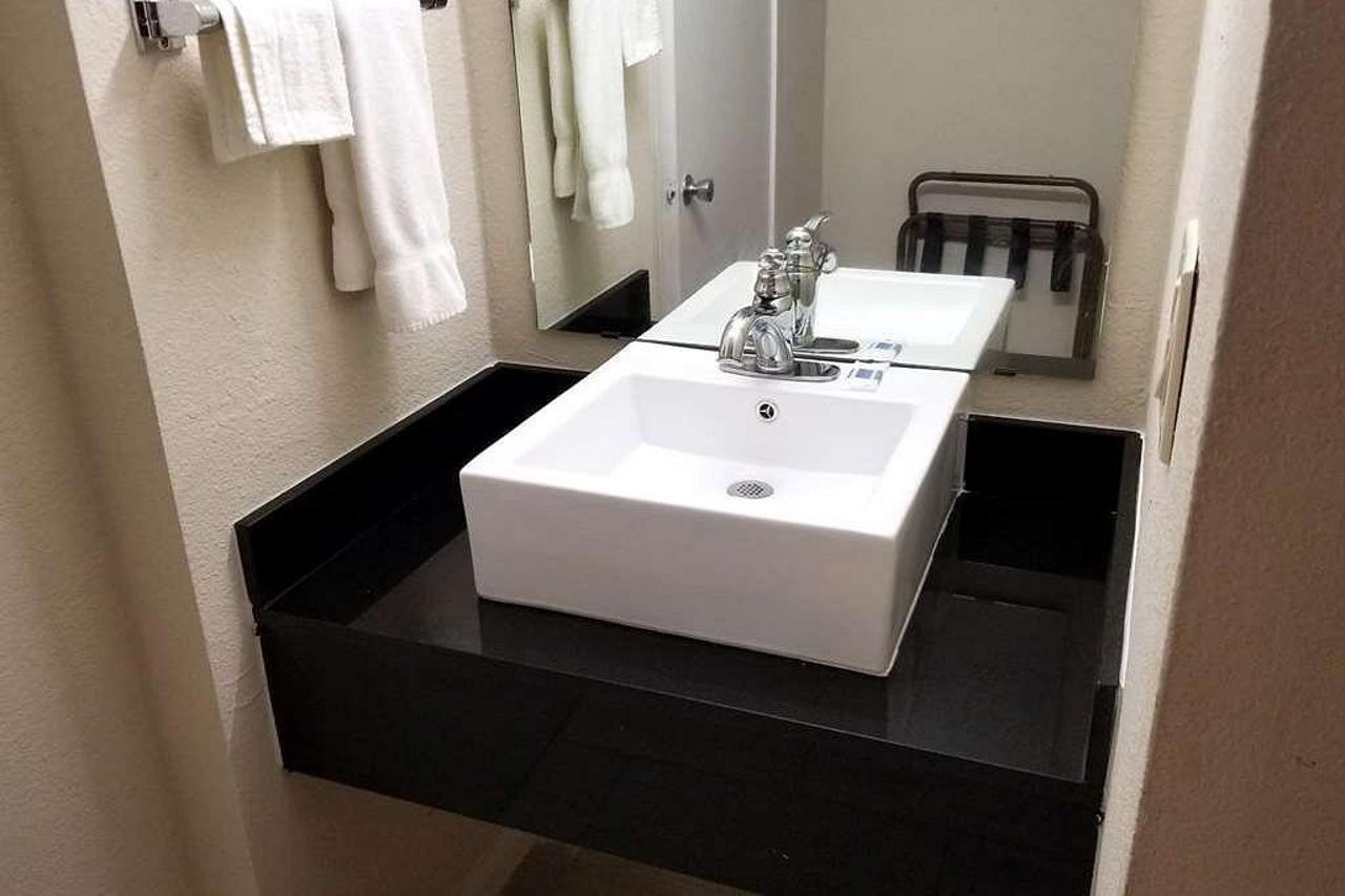 Americas Best Value Inn Marshall Bel Air Bagian luar foto